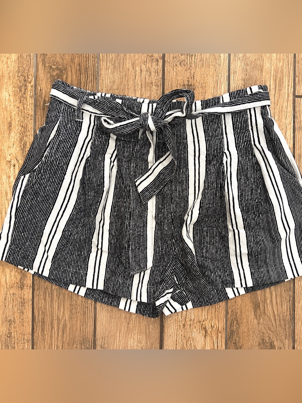 🖤 Indigo Rising Shorts Black White Striped Linen Blend Tie Waist M Cute